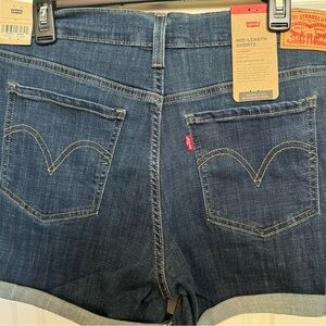 BRAND NEW!! ladies Levi’s mid length shorts with cuffed hem size 32 (14 ladies)